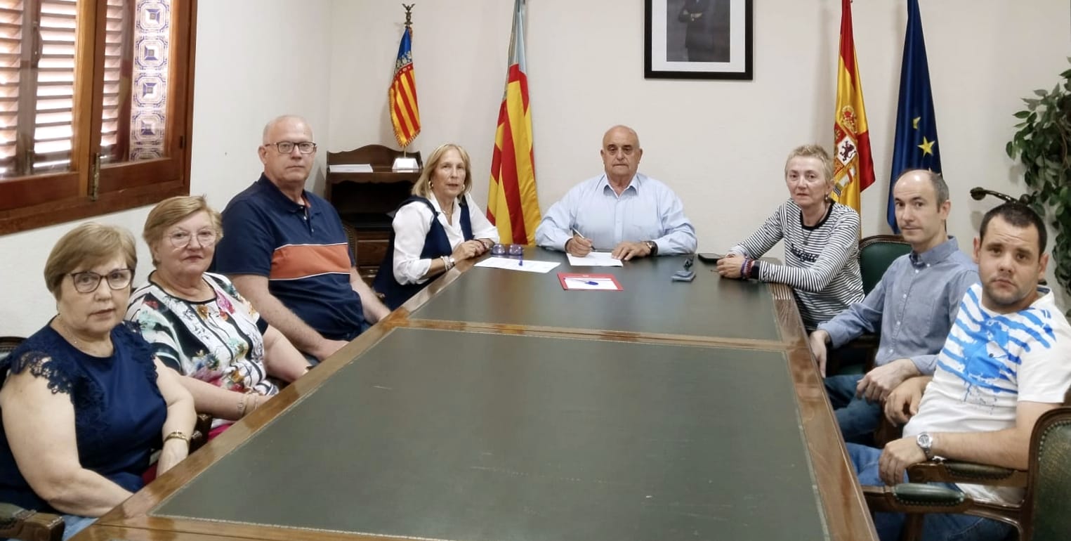 Callosa d’en Sarrià refuerza su apoyo a la cultura con la firma de convenio con la Associació d’Amics de la Música Callosa d’en Sarrià refuerza su apoyo a la cultura con la firma de convenio con la Associació d’Amics de la Música