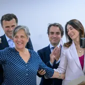 Una de las vecinas tras recibir las llaves Una de las vecinas tras recibir las llaves