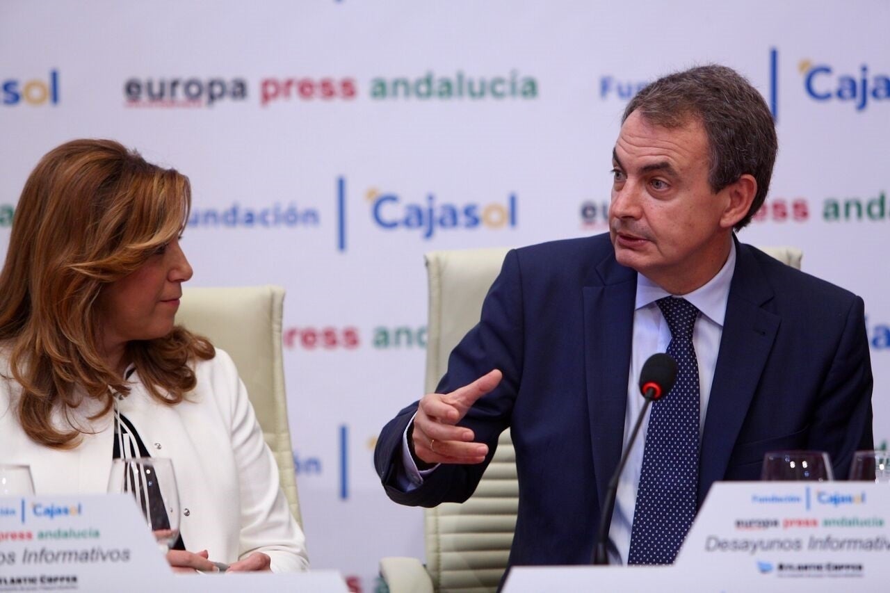 Susana Díaz con Zapatero en una foto de arcivo Susana Díaz con Zapatero en una foto de arcivo