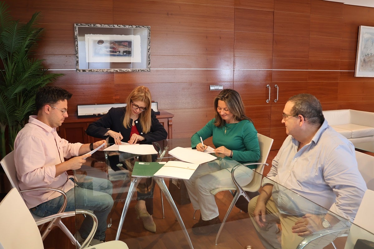 Primer acuerdo de colaboración de Finestrat con la UNED Primer acuerdo de colaboración de Finestrat con la UNED