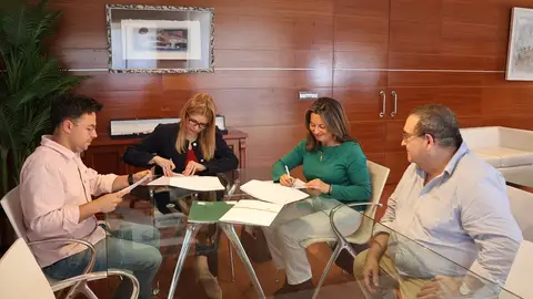 Primer acuerdo de colaboración de Finestrat con la UNED Primer acuerdo de colaboración de Finestrat con la UNED