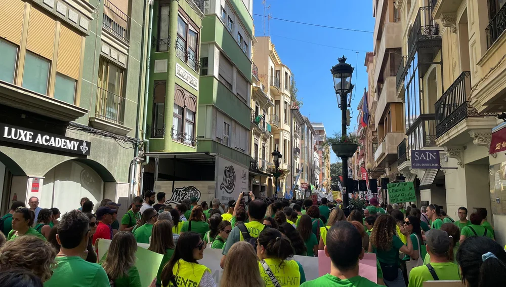 La comunidad educativa se concentra frente a la sede del consell en Castellón La comunidad educativa se concentra frente a la sede del consell en Castellón