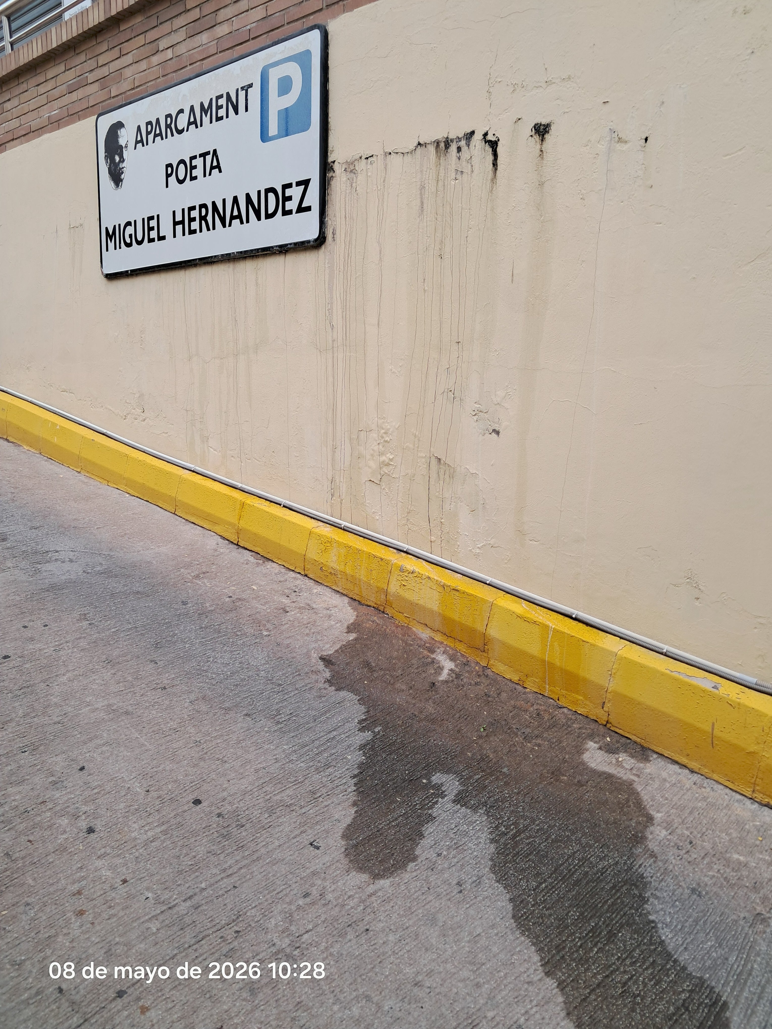 El Ayuntamiento de Elche evalúa actuar ante las filtraciones en el parking Poeta Miguel Hernández, pero advierte que es "complejo" El Ayuntamiento de Elche evalúa actuar ante las filtraciones en el parking Poeta Miguel Hernández, pero advierte que es "complejo"