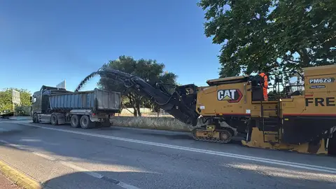 Una maquinaria realizando trabajos una calle de El Puerto Una maquinaria realizando trabajos una calle de El Puerto