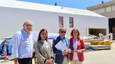 El alcalde de Chiclana, José María Román, junto a Manuela Pérez El alcalde de Chiclana, José María Román, junto a Manuela Pérez