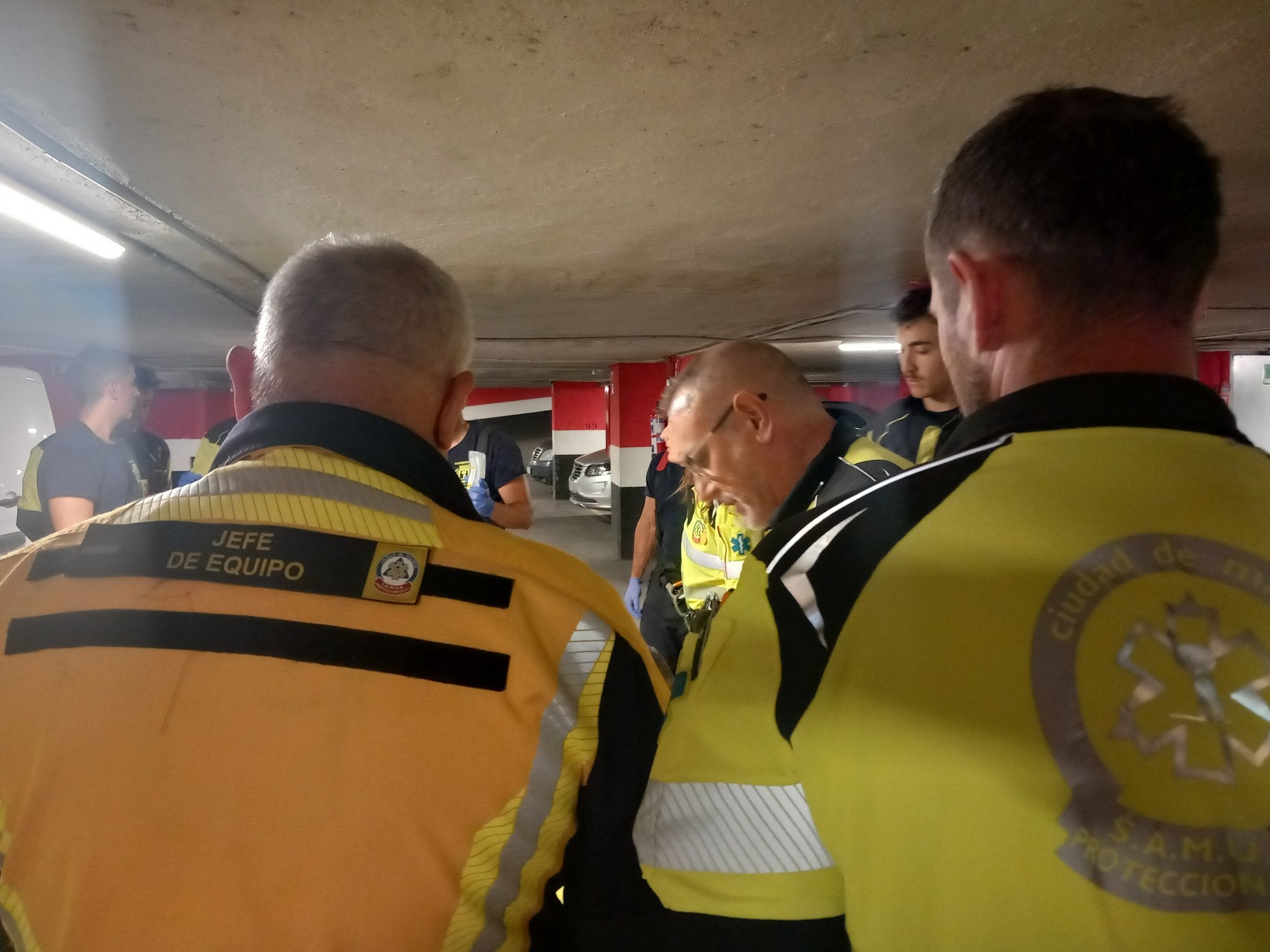 Muere un hombre de mediana edad tras quedar atrapado entre su coche y una columna en un garaje de Madrid Muere un hombre de mediana edad tras quedar atrapado entre su coche y una columna en un garaje de Madrid