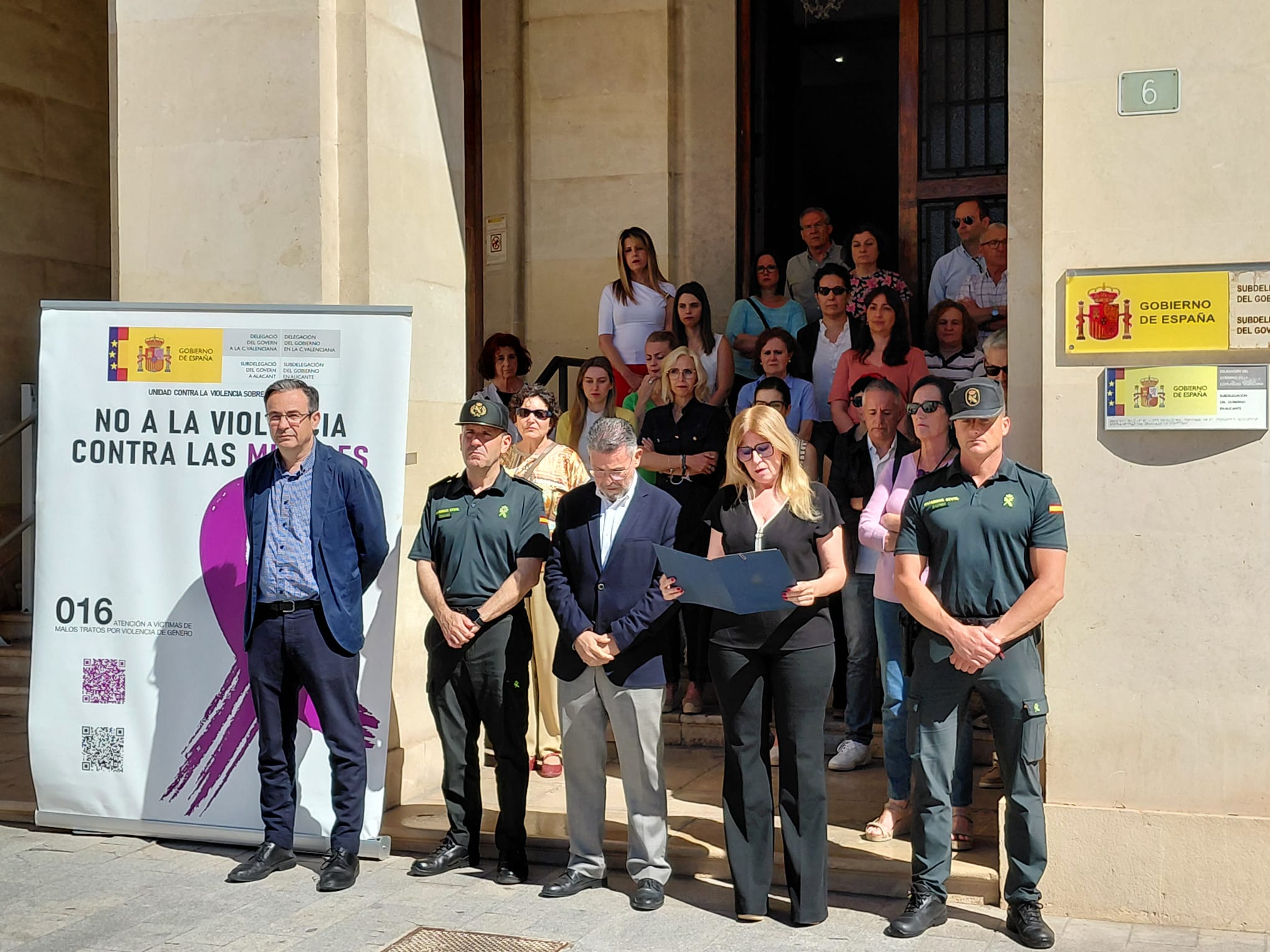Silencio, "condena máxima" y llamamientos a la unidad de la sociedad tras los asesinatos machistas ocurridos en Dolores Silencio, "condena máxima" y llamamientos a la unidad de la sociedad tras los asesinatos machistas ocurridos en Dolores