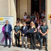 Minuto de silencio en señal de condena y repulsa por los asesinatos machistas en Dolores