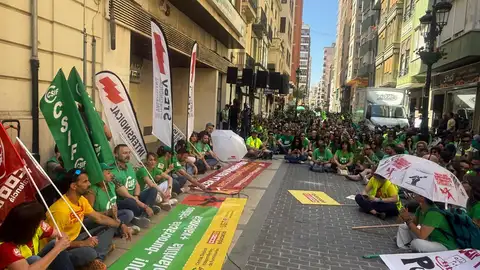 Noveno dia de huelga educativa: Los sindicatos piden la dimisión de la consellera Noveno dia de huelga educativa: Los sindicatos piden la dimisión de la consellera