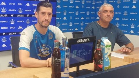 Sergio Escudero, jugador del Deportivo, con Rafa Carpacho, Jefe de Prensa, en Abegondo Sergio Escudero, jugador del Deportivo, con Rafa Carpacho, Jefe de Prensa, en Abegondo