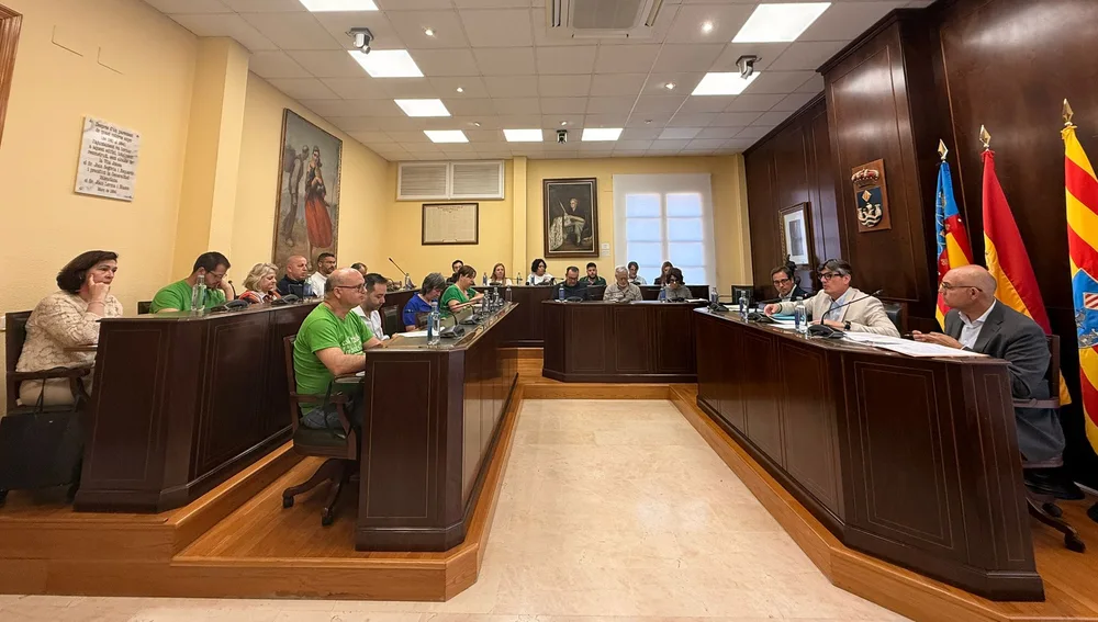 Docentes de Villajoyosa se presentan en el pleno ordinario para trasladar al alcalde sus reivindicaciones Docentes de Villajoyosa se presentan en el pleno ordinario para trasladar al alcalde sus reivindicaciones