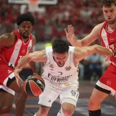 Campazzo (c) durante el partido ante el Olympiacos Campazzo (c) durante el partido ante el Olympiacos