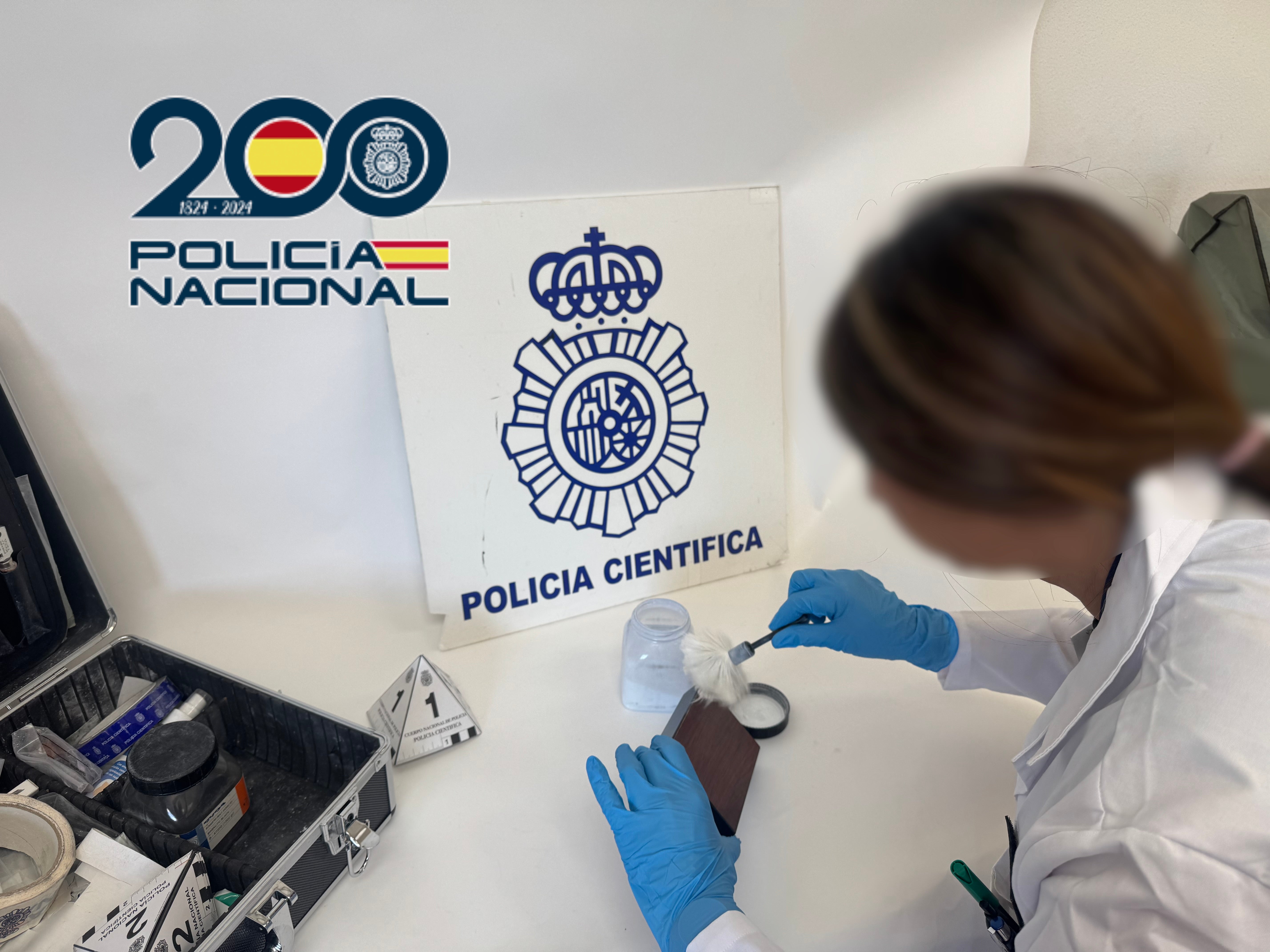 La Policía Nacional detiene en Elche a un hombre por robar en una vivienda tras hacerse pasar por un técnico de internet La Policía Nacional detiene en Elche a un hombre por robar en una vivienda tras hacerse pasar por un técnico de internet