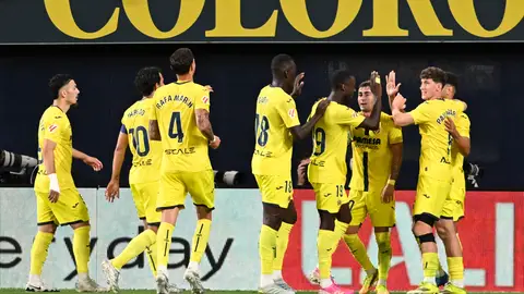 El Villarreal aplasta al Atlético de Madrid y se queda con la tercera plaza El Villarreal aplasta al Atlético de Madrid y se queda con la tercera plaza