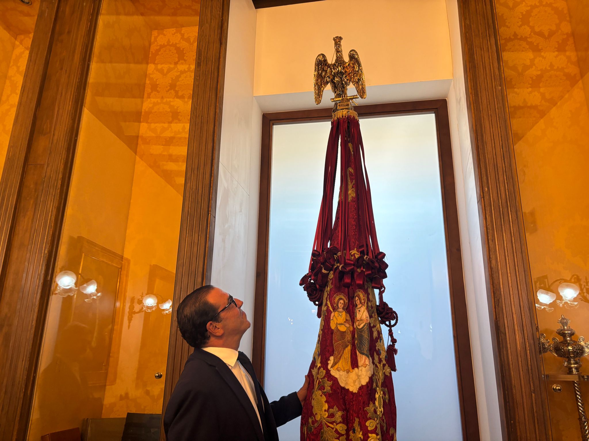 Juan Martínez Tomé: "Salir al balcón del Ayuntamiento con el Pájaro Oriol y portarlo serán momentos importantes en mi vida" Juan Martínez Tomé: "Salir al balcón del Ayuntamiento con el Pájaro Oriol y portarlo serán momentos importantes en mi vida"