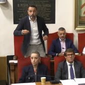 Samuel Ruiz, concejal de Vox en Elche durante una intervención en el pleno municipal.