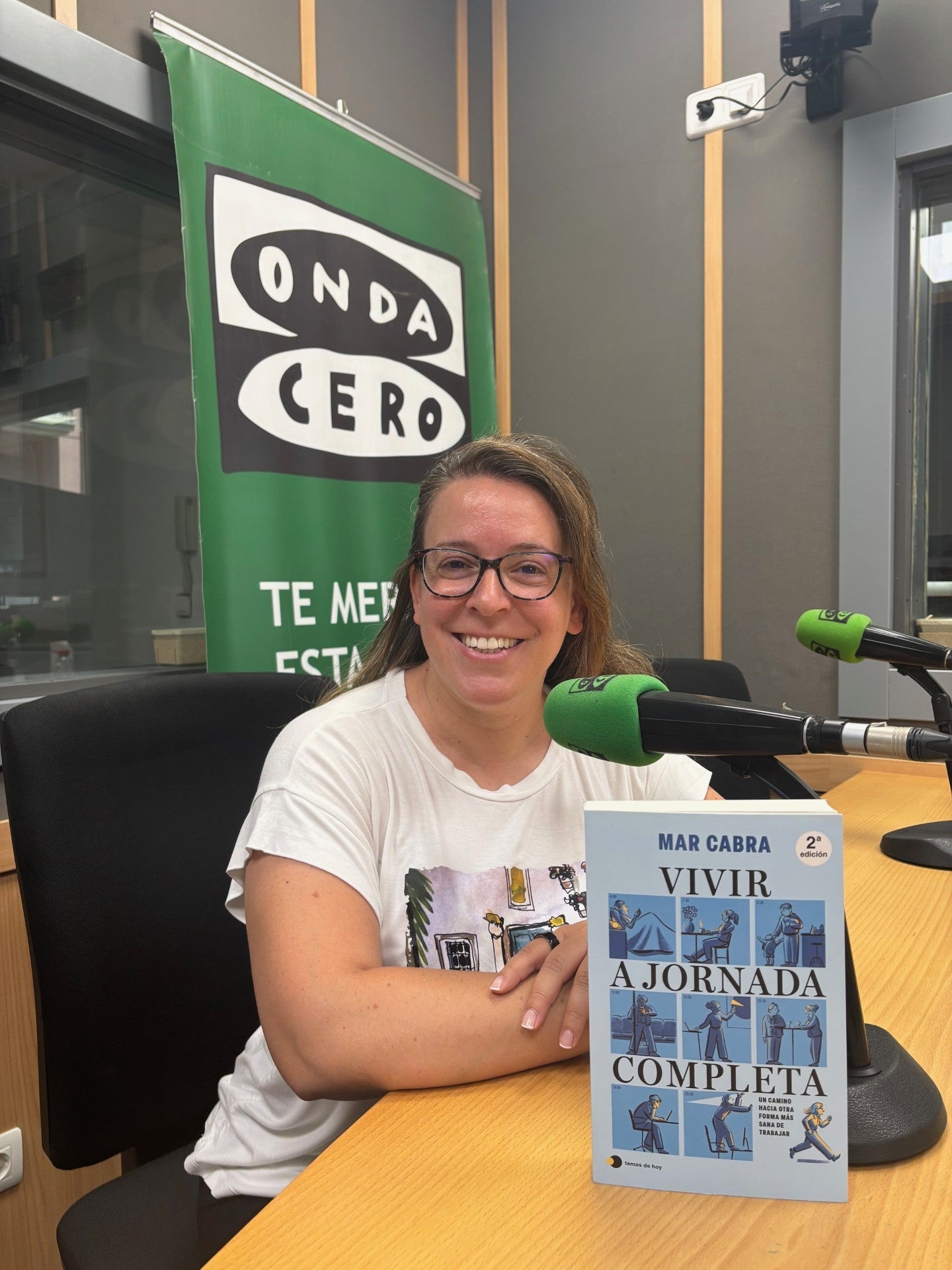 Mar Cabra nos guía hacia otra forma más sana de trabajar con su libro 'Vivir a Jornada Completa' Mar Cabra nos guía hacia otra forma más sana de trabajar con su libro 'Vivir a Jornada Completa'