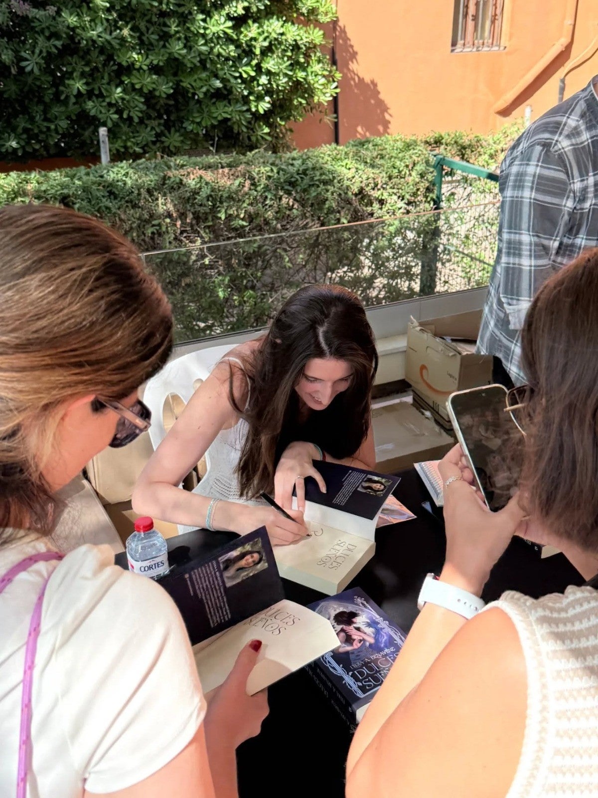 La Feria Nacional de Novela Romántica de Benicàssim cierra su décima edición con gran respaldo del público lector La Feria Nacional de Novela Romántica de Benicàssim cierra su décima edición con gran respaldo del público lector