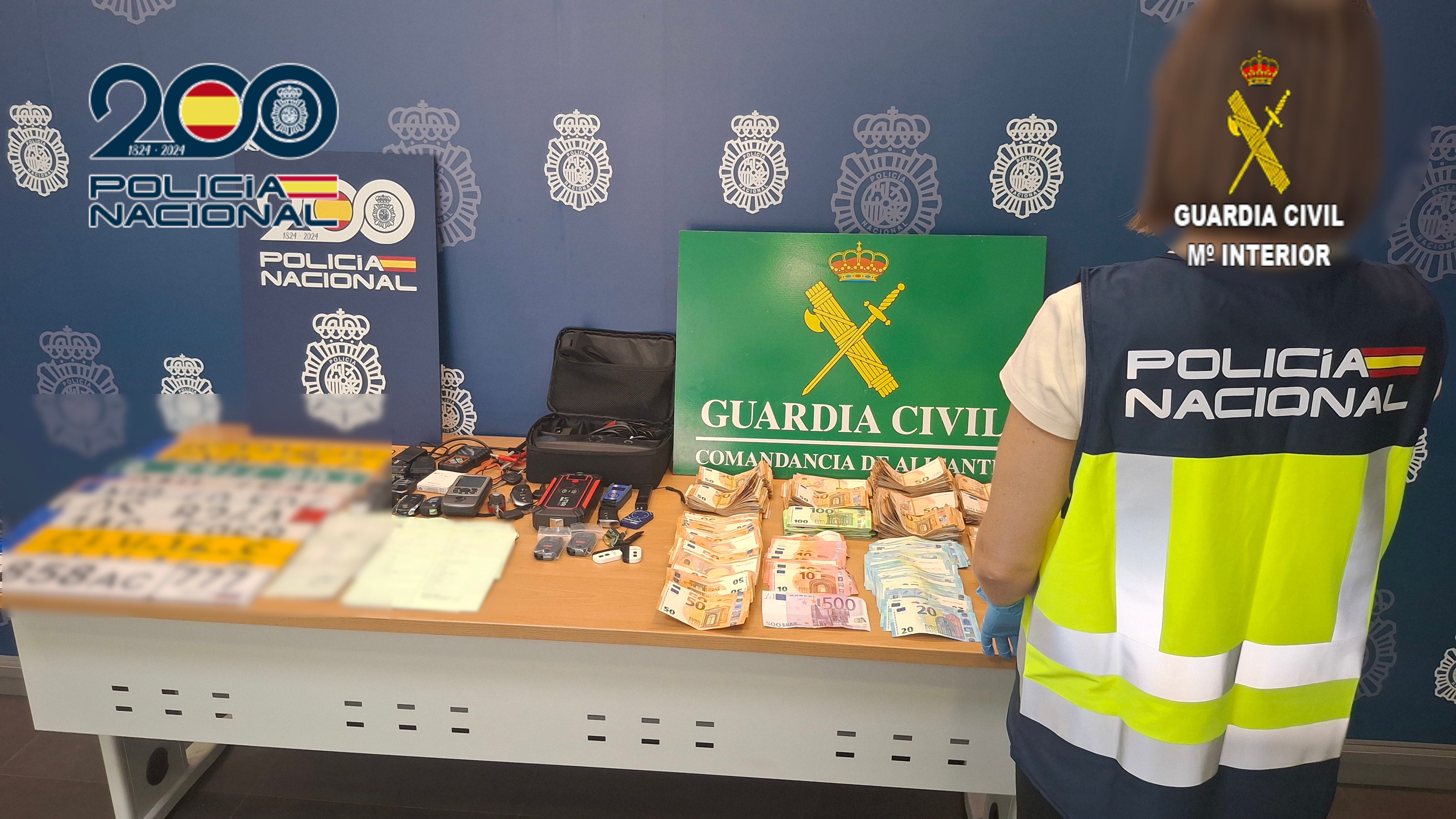 En la Marina Baixa cae una red internacional que legaliza coches robados En la Marina Baixa cae una red internacional que legaliza coches robados