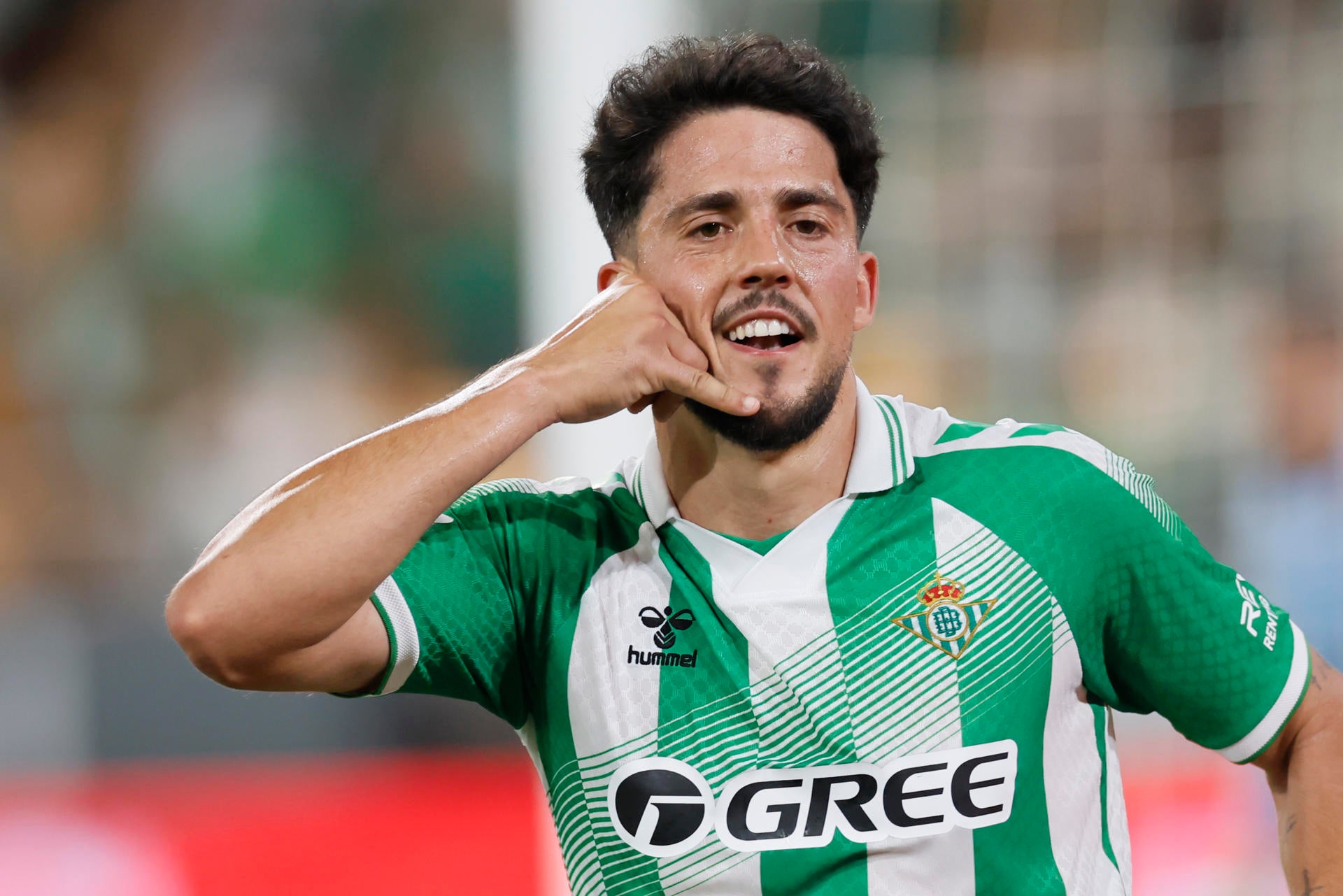 El jugador del Real Betis Pablo Fornals celebra el gol marcado ante el Levante durante el partido de la última jornada que Real Betis y Levante disputan este sábado en el Estadio de La Cartuja de Sevilla. El jugador del Real Betis Pablo Fornals celebra el gol marcado ante el Levante durante el partido de la última jornada que Real Betis y Levante disputan este sábado en el Estadio de La Cartuja de Sevilla.
