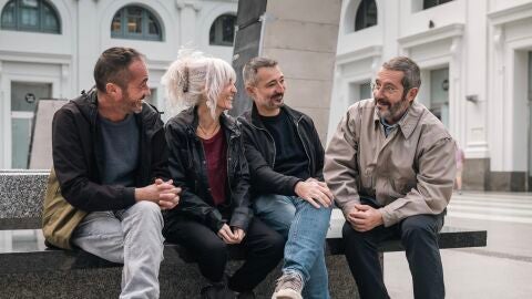 Elvira, Ricard y Ram&oacute;n Morales con Carles Porta