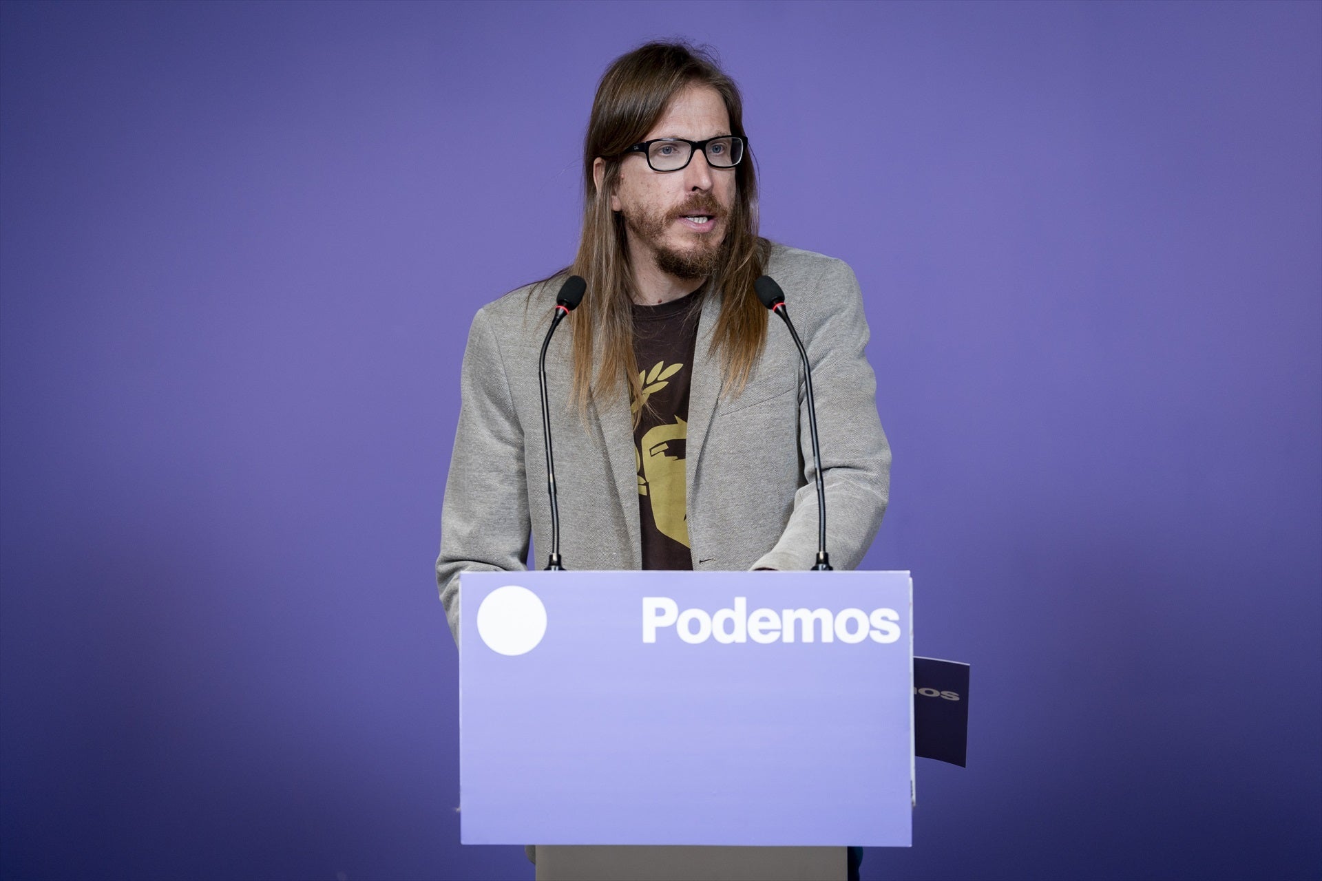 Podemos considera "inaceptables" las conductas de Zapatero y las asemeja con conductas "propias de la derecha" Podemos considera "inaceptables" las conductas de Zapatero y las asemeja con conductas "propias de la derecha"