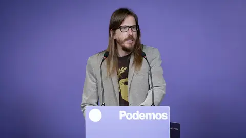El secretario de Organización de Podemos, Pablo Fernández, durante una rueda de prensa El secretario de Organización de Podemos, Pablo Fernández, durante una rueda de prensa