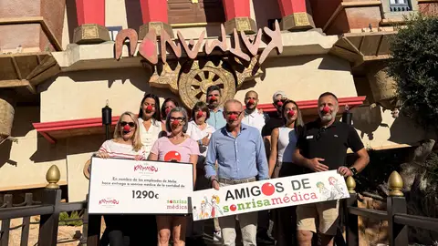 Trabajadores de Melià junto a responsables de Sonrisa Médica y de Katmandú Park, donde se ha organizado esta iniciativa solidaria. Trabajadores de Melià junto a responsables de Sonrisa Médica y de Katmandú Park, donde se ha organizado esta iniciativa solidaria.