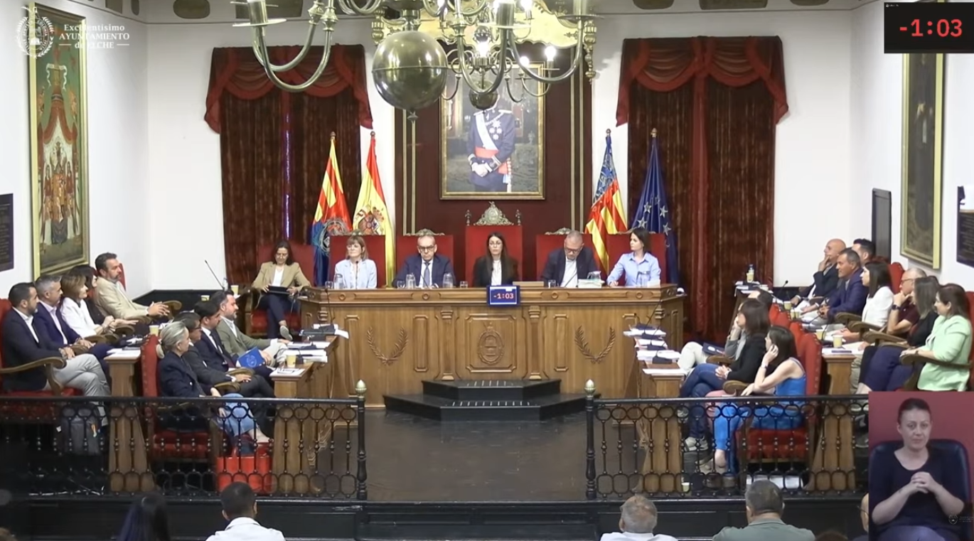 El PP de Elche se desmarca de Vox y tumba una Moción exigiendo rechazar el proceso extraordinario de regularización de migrantes El PP de Elche se desmarca de Vox y tumba una Moción exigiendo rechazar el proceso extraordinario de regularización de migrantes