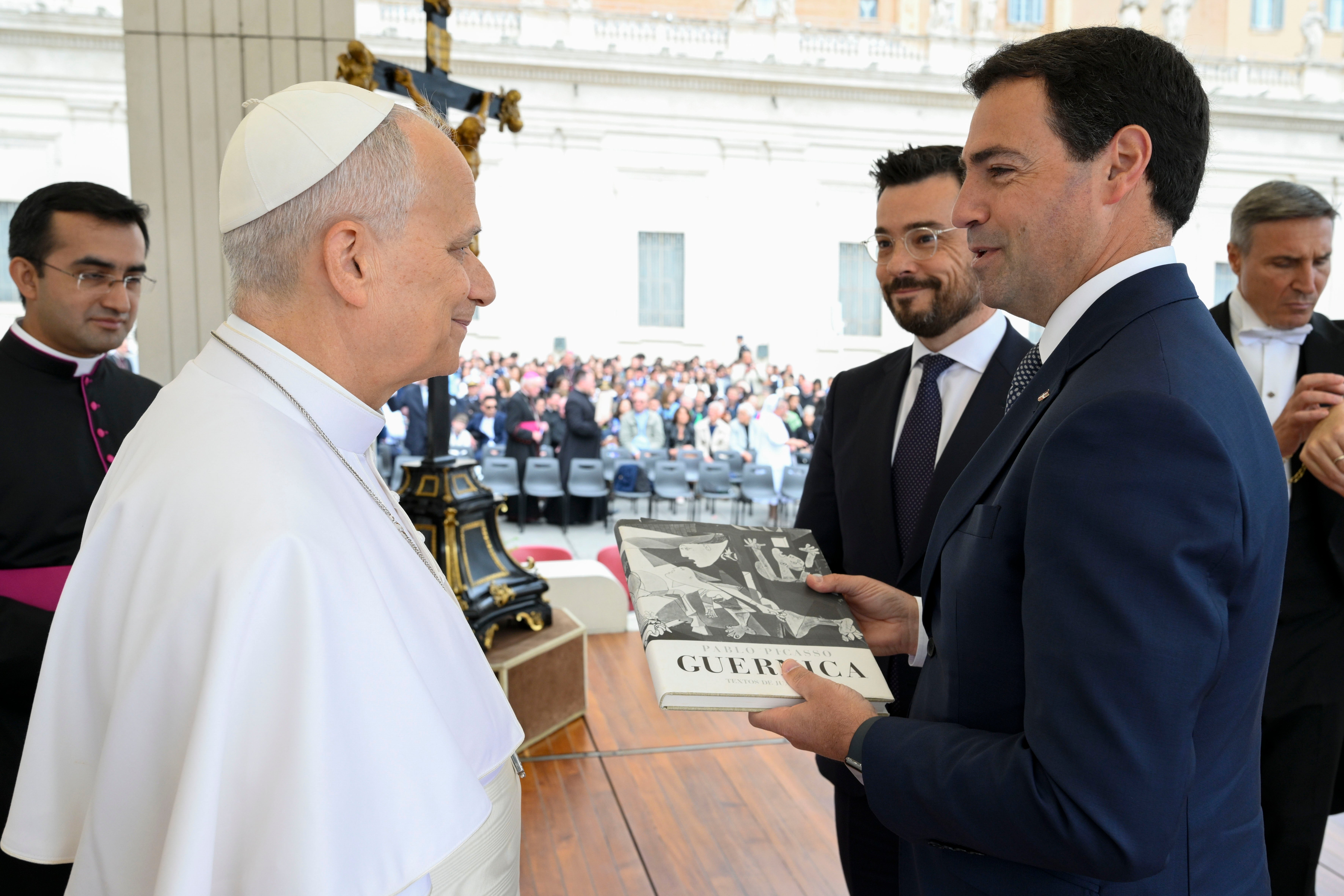 El Papa León XIV cita a la IA en su primera encíclica: "Tiene que ser desarmada" El Papa León XIV cita a la IA en su primera encíclica: "Tiene que ser desarmada"