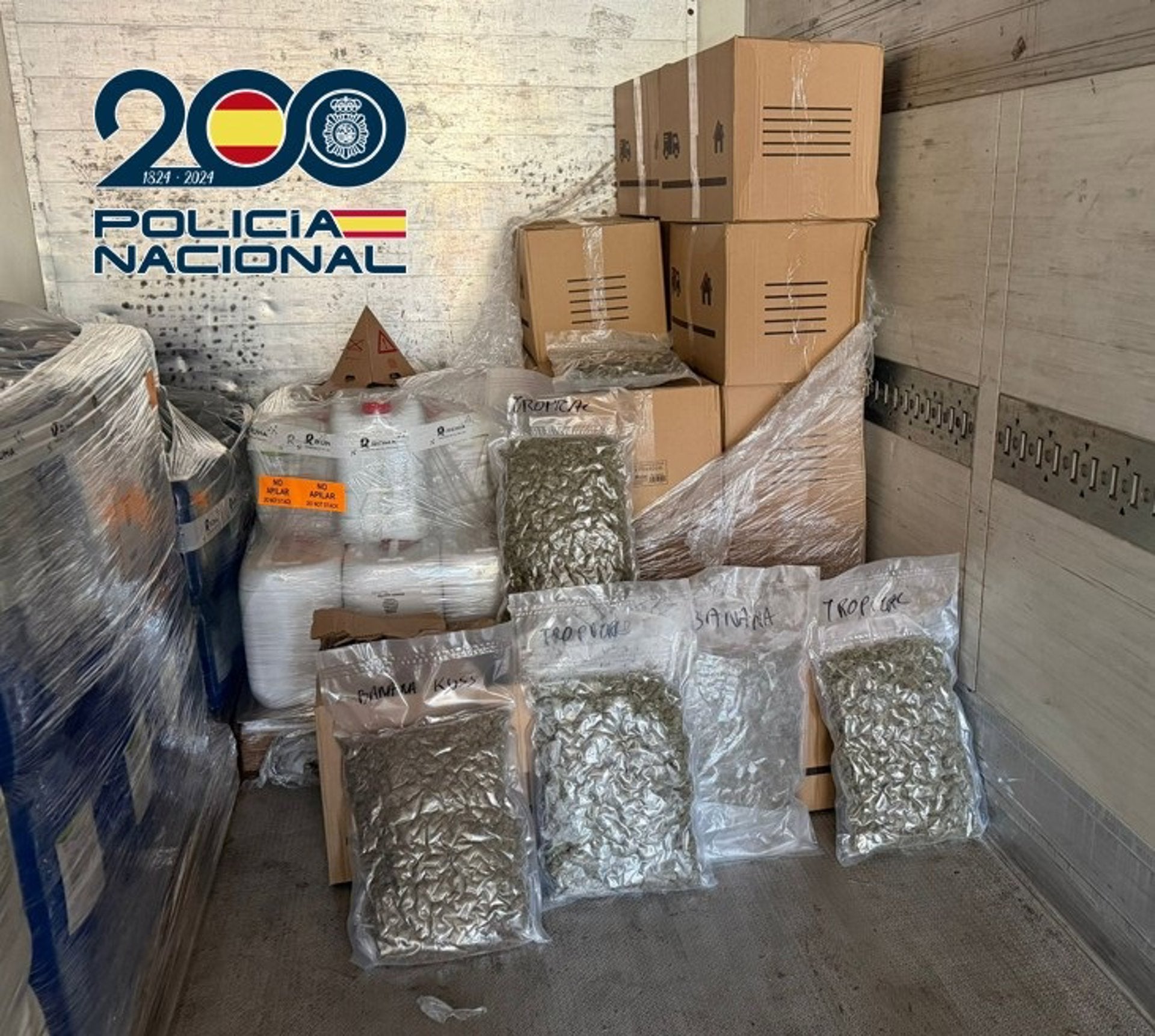 Detenido en la A-92 con 100 kilos de marihuana ocultos en un camión con matrícula extranjera Detenido en la A-92 con 100 kilos de marihuana ocultos en un camión con matrícula extranjera