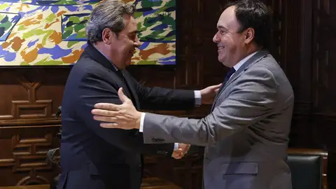 Archivo - El president de la Generalitat, Juanfran Pérez Llorca (d), se reúne con el síndic de VOX (i), José María Llanos. Archivo - El president de la Generalitat, Juanfran Pérez Llorca (d), se reúne con el síndic de VOX (i), José María Llanos.