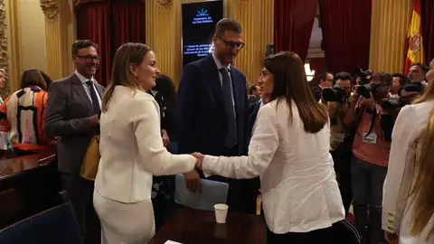 El Parlament aprueba la ley ómnibus del PP y Vox que modifica más de medio centenar de normas de golpe El Parlament aprueba la ley ómnibus del PP y Vox que modifica más de medio centenar de normas de golpe