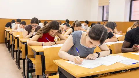 Cerca de 3.000 estudiantes se presentan a las PAU en la UJI en la convocatoria ordinaria de 2026 Cerca de 3.000 estudiantes se presentan a las PAU en la UJI en la convocatoria ordinaria de 2026