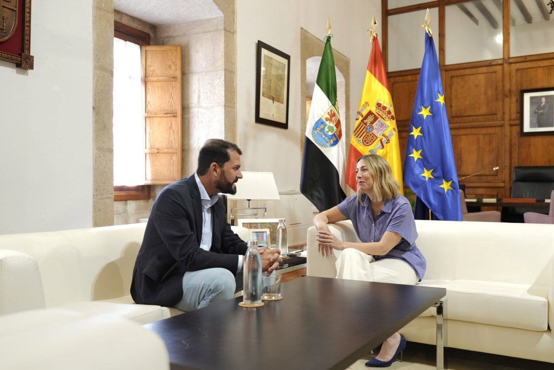 Cotrina hará oposición a Guardiola desde el respeto pese al "ruido" del pacto con Vox que fiscalizará en el parlamento Cotrina hará oposición a Guardiola desde el respeto pese al "ruido" del pacto con Vox que fiscalizará en el parlamento