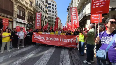 Tras su asamblea Comisiones Obreras ha realizado una manifestación por el centro de Valencia. Tras su asamblea Comisiones Obreras ha realizado una manifestación por el centro de Valencia.
