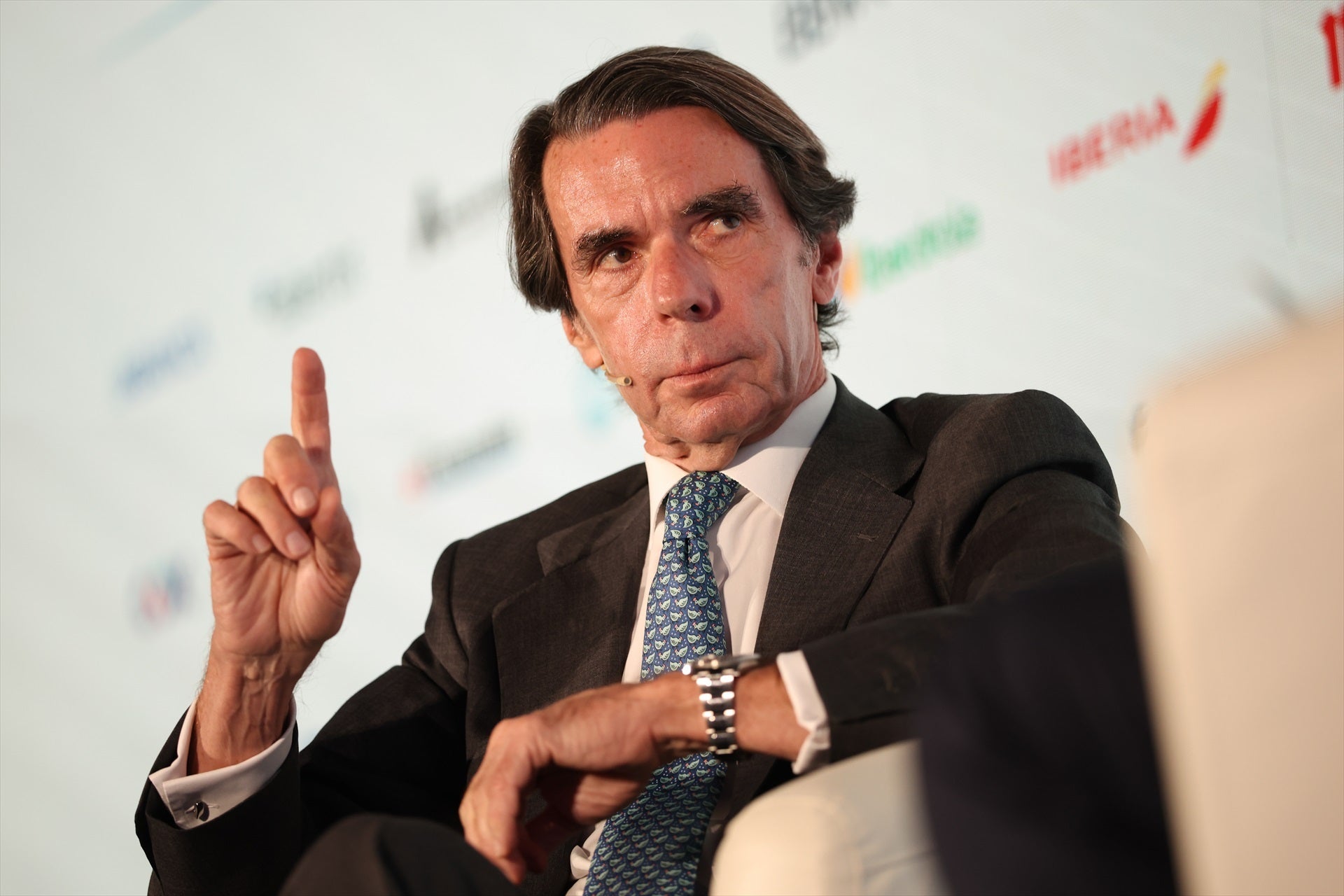 Aznar recupera su famosa frase "el que pueda hacer, que haga" tras la investigación a Zapatero: "Cobra más sentido que nunca" Aznar recupera su famosa frase "el que pueda hacer, que haga" tras la investigación a Zapatero: "Cobra más sentido que nunca"