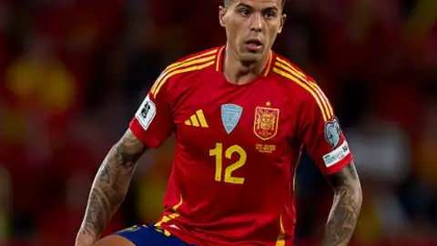 Pedro Porro disputando un partido con la Selección Española Pedro Porro disputando un partido con la Selección Española