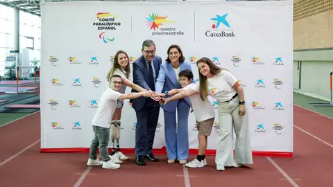 Manuel Serrano, Sara Andrés, Francisco Botí, María Luísa Martínez Gistau, Fernando Donaire y Carla Santos presentan el proyecto 'Nuestra Próxima Estrella' Manuel Serrano, Sara Andrés, Francisco Botí, María Luísa Martínez Gistau, Fernando Donaire y Carla Santos presentan el proyecto 'Nuestra Próxima Estrella'