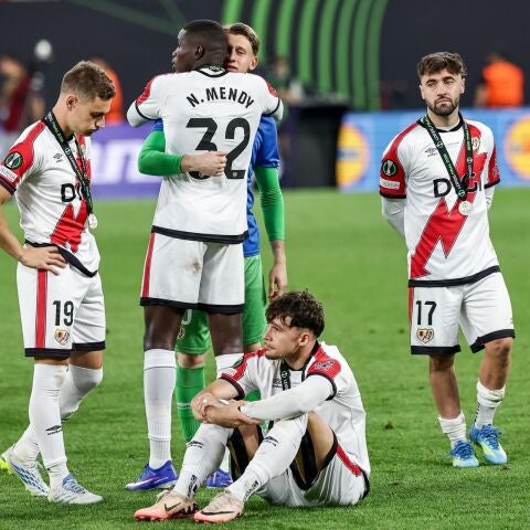 Los jugadores del Rayo Vallecano desolados tras la derrota