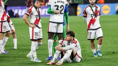Los jugadores del Rayo Vallecano desolados tras la derrota