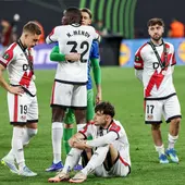 Los jugadores del Rayo Vallecano desolados tras la derrota Los jugadores del Rayo Vallecano desolados tras la derrota