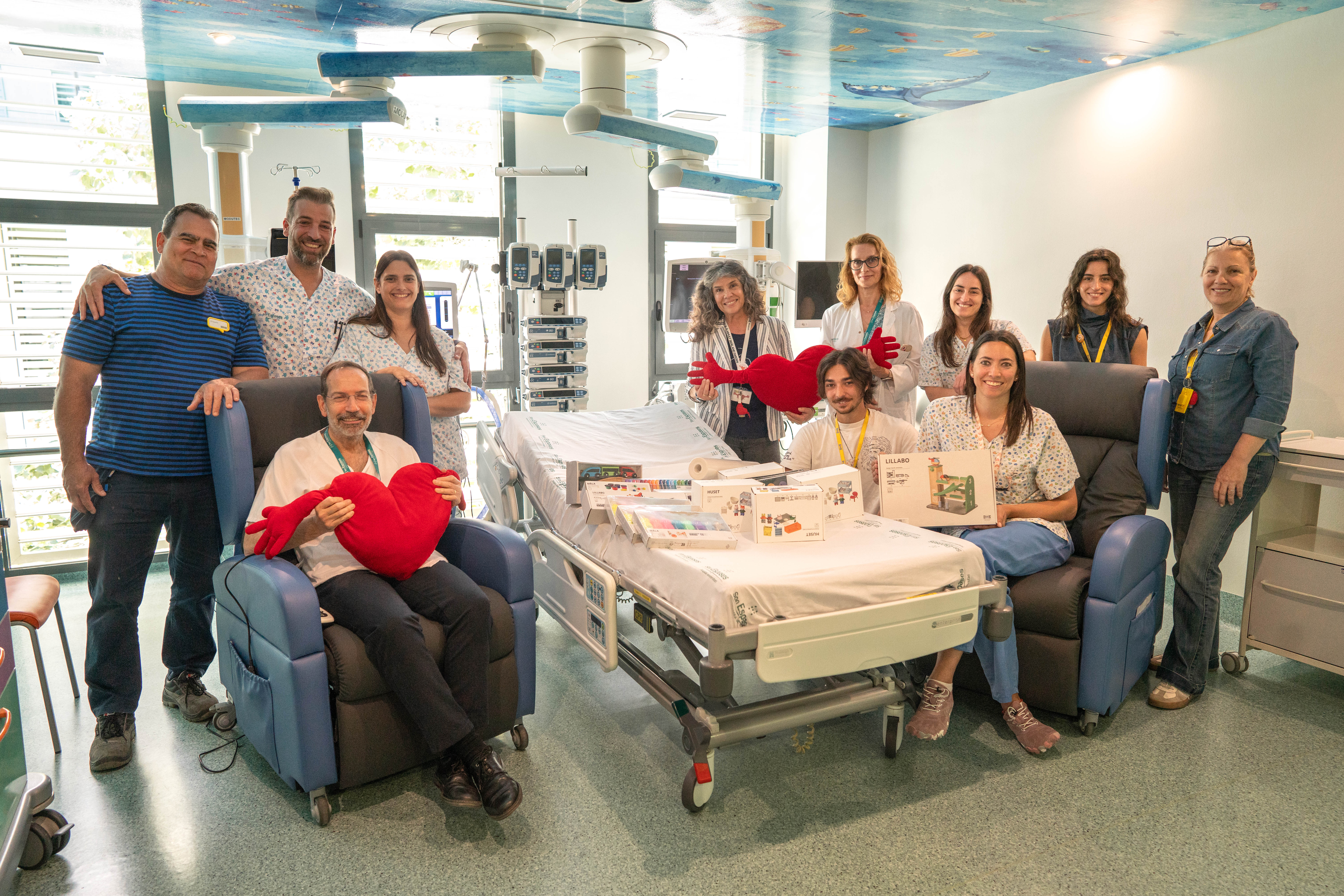 Acciones de Corazón instala 12 butacas ergonómicas en la UCI Pediátrica de Son Espases para mejorar el bienestar de pacientes y familias Acciones de Corazón instala 12 butacas ergonómicas en la UCI Pediátrica de Son Espases para mejorar el bienestar de pacientes y familias