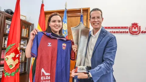 El Ayuntamiento seguirá patrocinando al Eldense en Segunda División. El Ayuntamiento seguirá patrocinando al Eldense en Segunda División.
