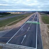 El Aeropuerto de Santiago reabre este jueves después de 35 días de obras en la pista