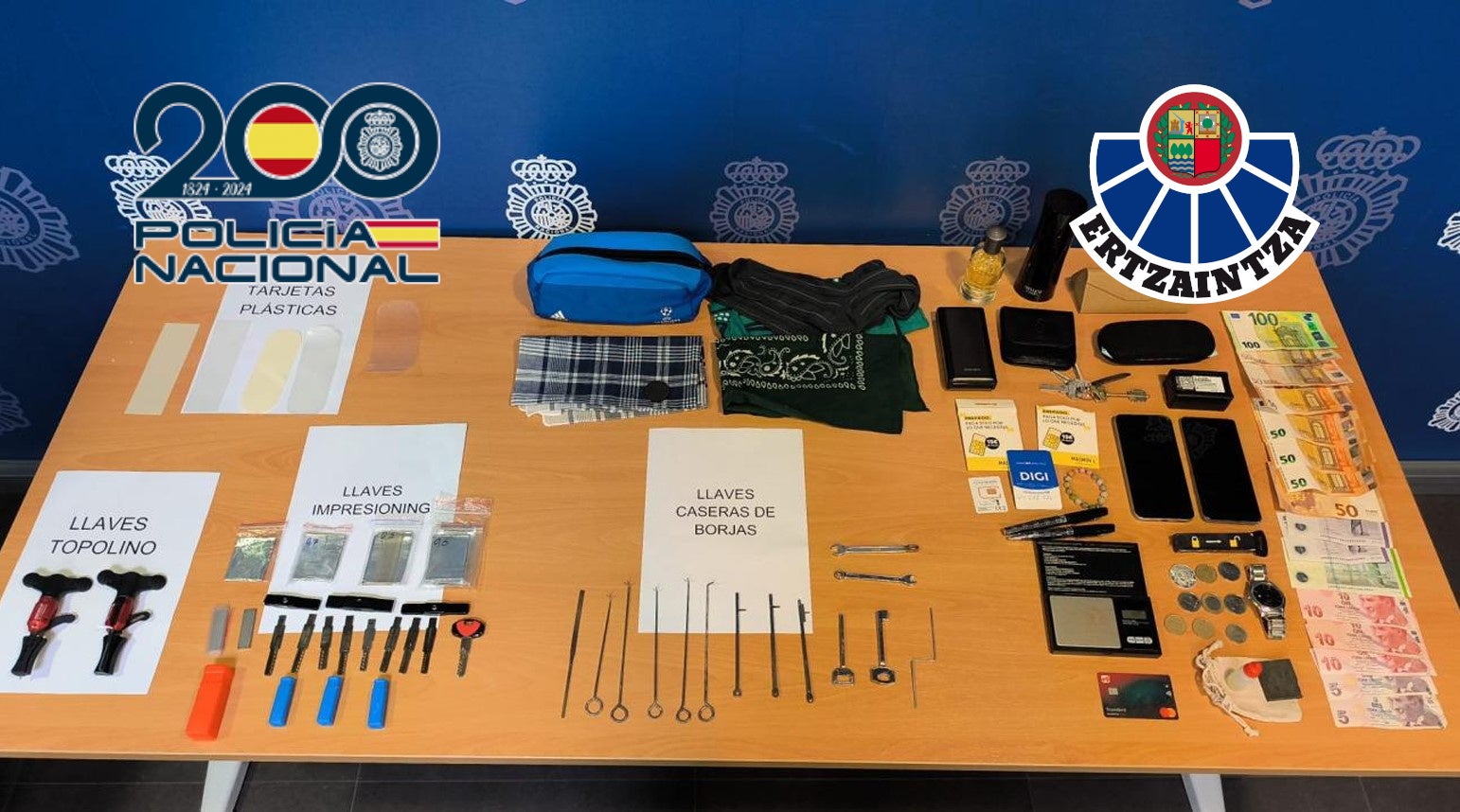 Desarticulado un grupo especializado en el robo de viviendas por el método del ‘hilo de pegamento’ que actuó en Elche Desarticulado un grupo especializado en el robo de viviendas por el método del ‘hilo de pegamento’ que actuó en Elche