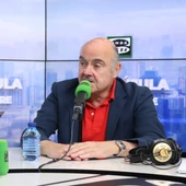 Luis de Guindos durante la entrevista en La Brújula Luis de Guindos durante la entrevista en La Brújula