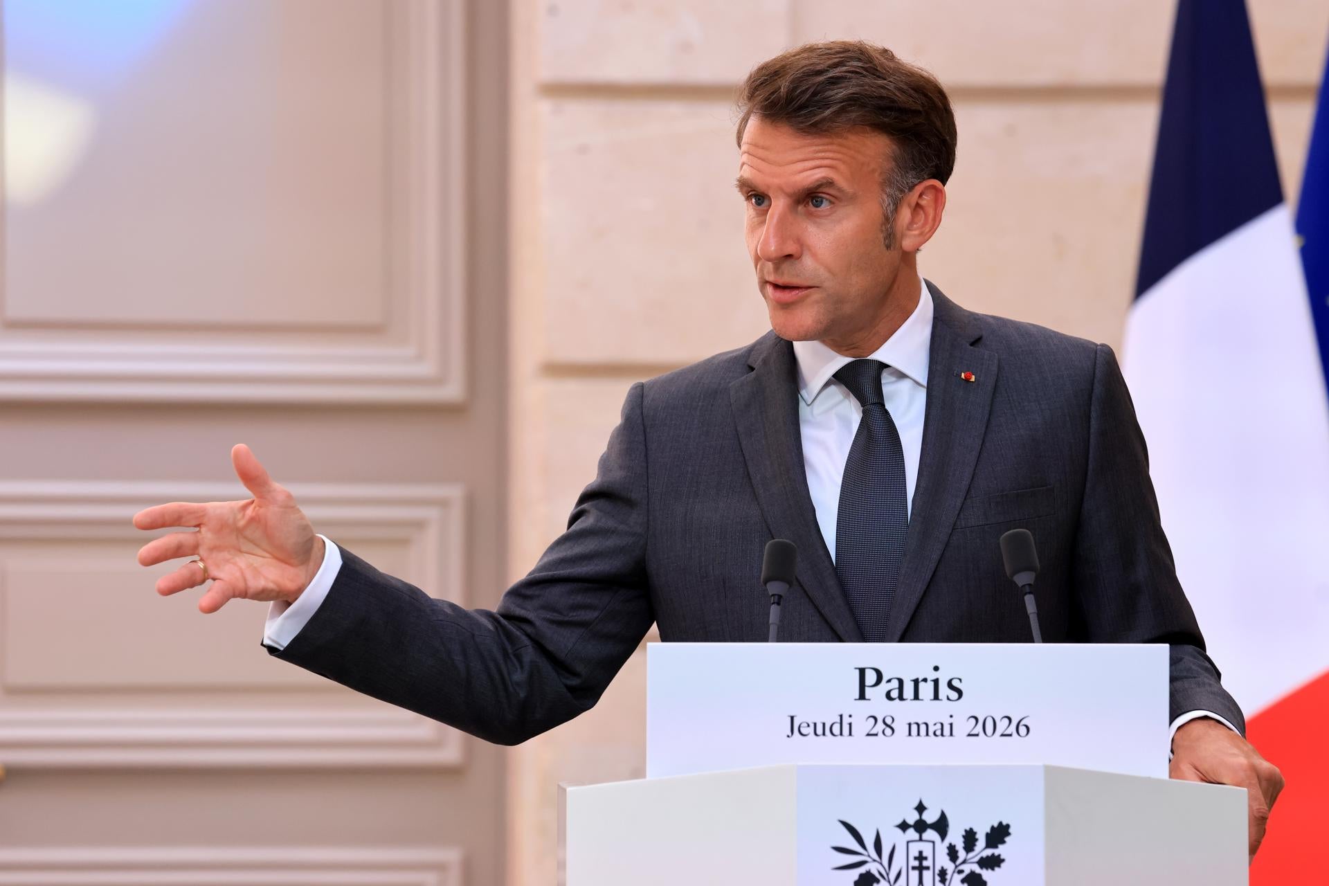 Macron condena la violencia en las calles de Francia tras la final de la Champions: "Es inaceptable" Macron condena la violencia en las calles de Francia tras la final de la Champions: "Es inaceptable"