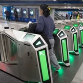 Tornos de la estación de metro 'Moncloa' en la línea 6, en una imagen de archivo. Tornos de la estación de metro 'Moncloa' en la línea 6, en una imagen de archivo.