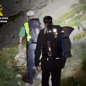 La Guardia Civil rescata a un senderista accidentado en los Picos de Europa La Guardia Civil rescata a un senderista accidentado en los Picos de Europa